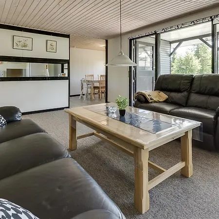 Casa de Férias Three-bedroom Holiday In Hals